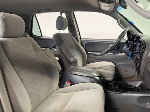 Used 2005 Toyota Sequoia SR5 RWD image 9
