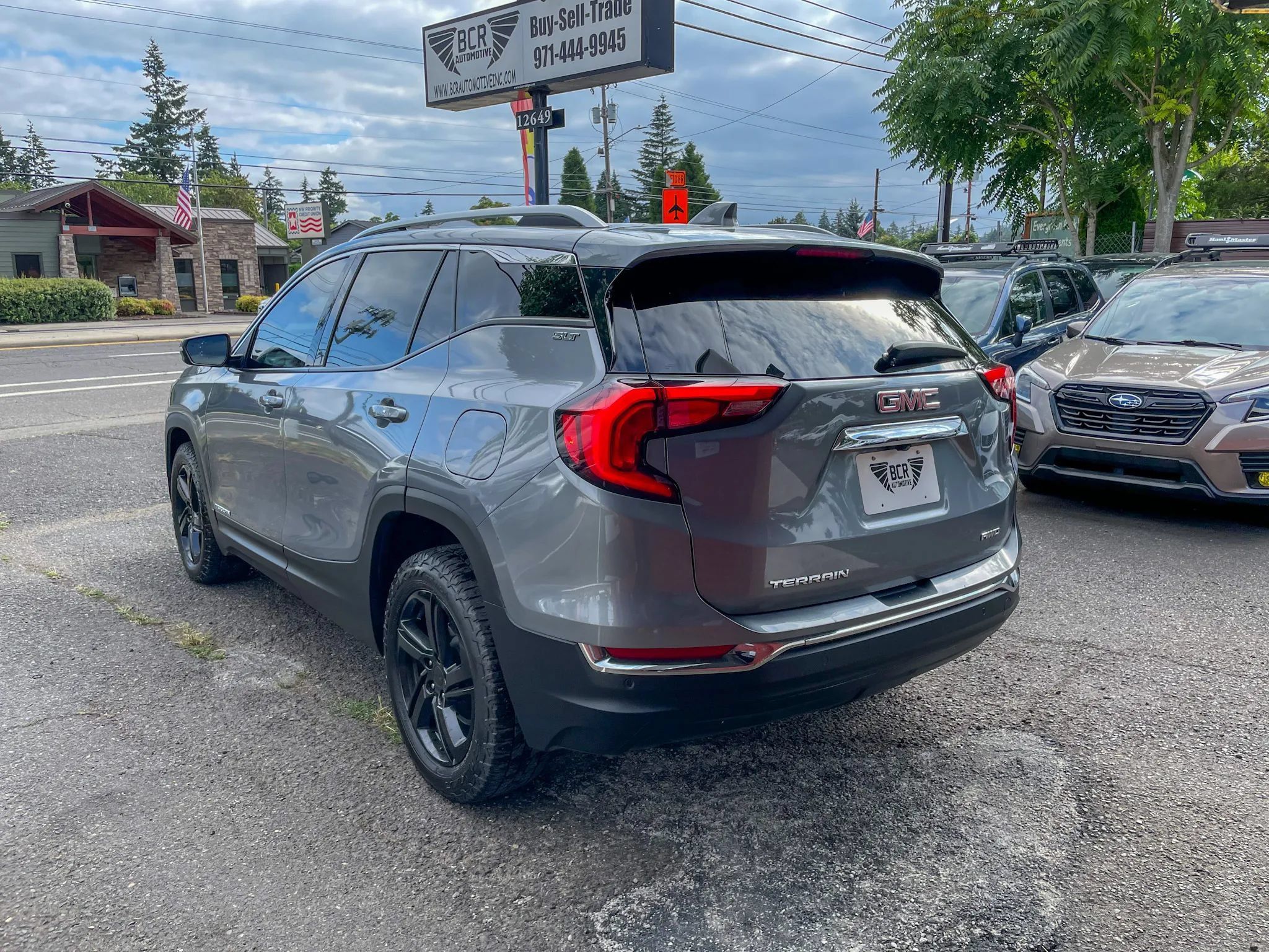 Used 2021 GMC Terrain SLT w/ Infotainment Package II AWD/4WD image 2