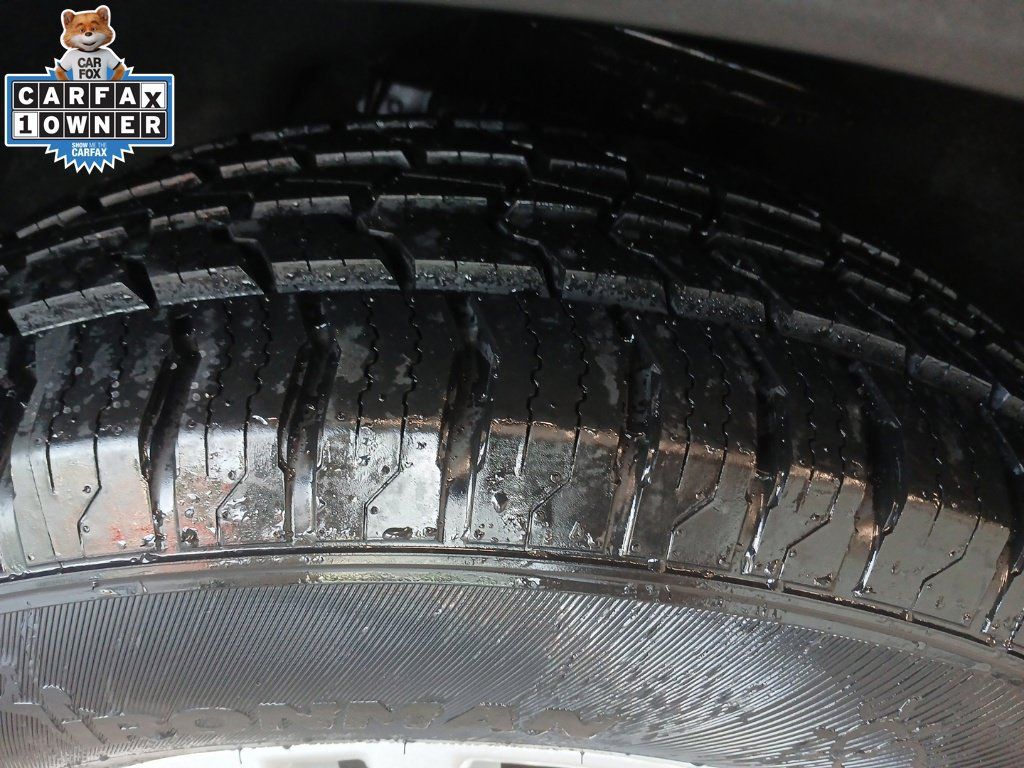 Used 2024 Ford Explorer XLT AWD/4WD image 8