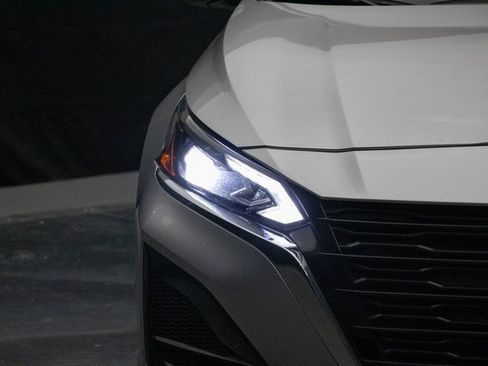 Used 2024 Nissan Altima 2.5 SV image 5