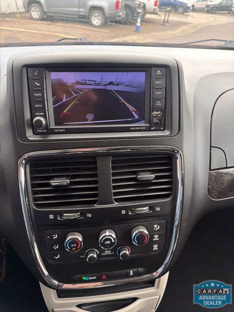 Used 2019 Dodge Grand Caravan SE w/ UConnect Hands-Free Group FWD image 11