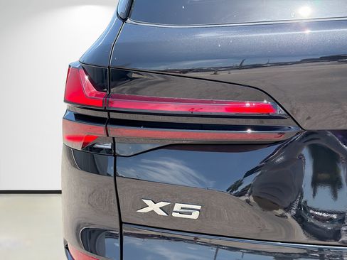 New 2026 BMW X5 xDrive40i w/ M Sport Package AWD/4WD image 10