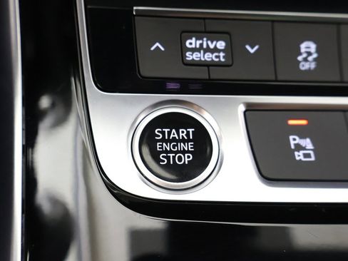 Used 2024 Audi Q8 Premium Plus image 43