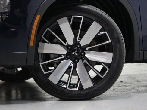 New 2025 Mitsubishi Outlander SE image 3