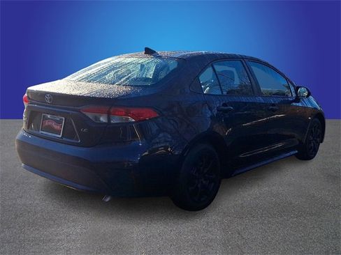 Used 2022 Toyota Corolla LE image 4