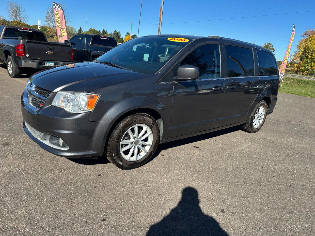 Used 2018 Dodge Grand Caravan SXT FWD image 2
