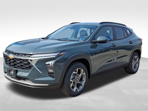 New 2026 Chevrolet Trax LT w/ LT Convenience Package image 2