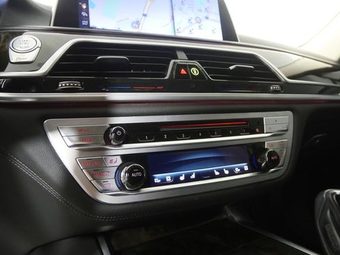 Used 2017 BMW 740i image 23