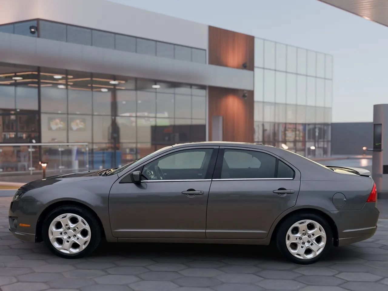 Used 2010 Ford Fusion SE FWD image 6