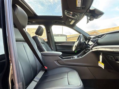 New 2025 Jeep Grand Cherokee Limited w/ Black Appearance Package image 38