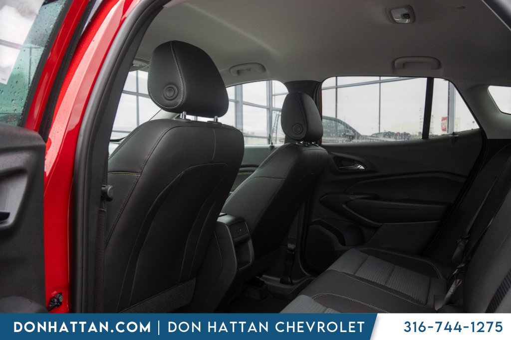 New 2026 Chevrolet Trax LT w/ LT Convenience Package FWD image 18
