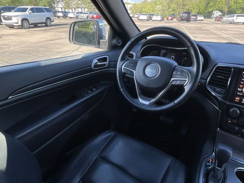 Used 2020 Jeep Grand Cherokee Limited AWD/4WD image 17