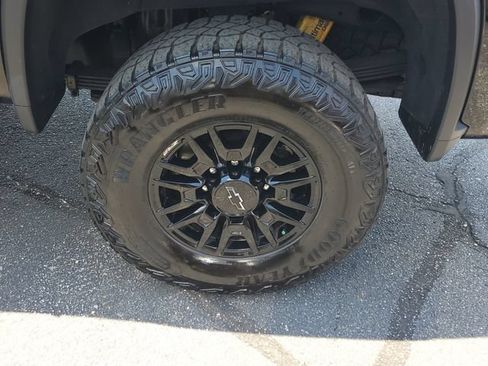 Used 2024 Chevrolet Silverado 2500 ZR2 w/ Technology Package AWD/4WD image 32