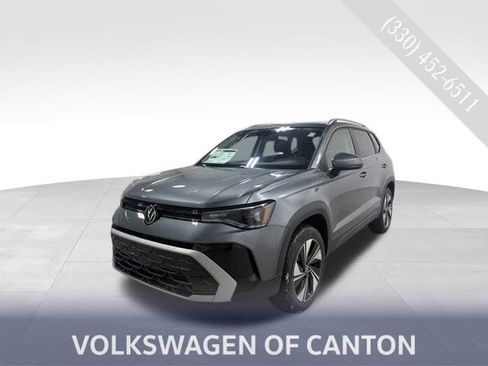 New 2026 Volkswagen Taos SE image 1