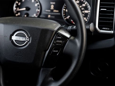 Used 2022 Nissan Frontier SV image 14