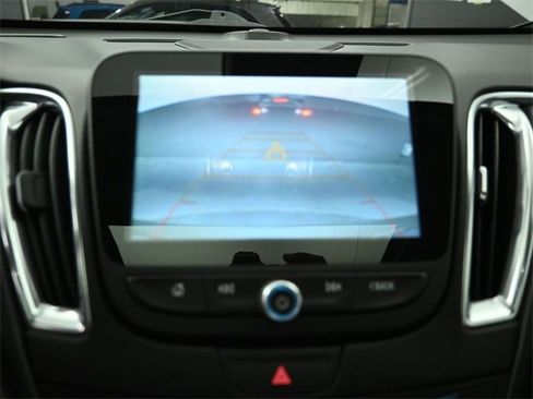 Used 2018 Chevrolet Malibu Premier w/ Premier Sun and Wheel Package image 12