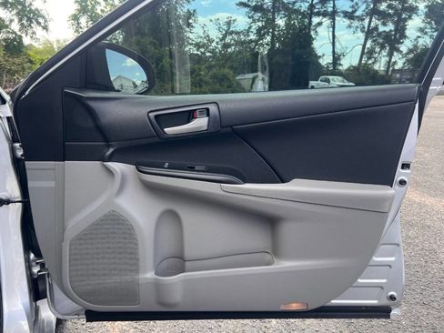 Used 2014 Toyota Camry LE image 15