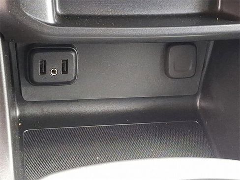 Used 2022 Chevrolet Colorado LT w/ Safety Package image 24