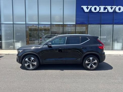 Certified 2025 Volvo XC40 B5 Plus AWD/4WD image 2