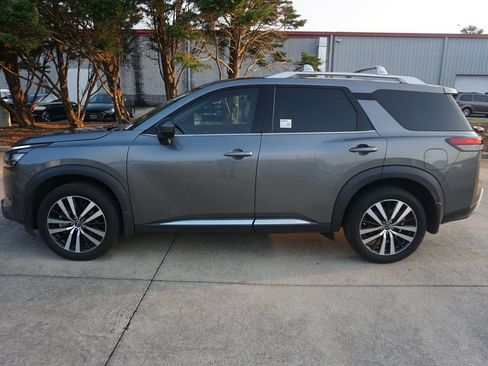 Used 2023 Nissan Pathfinder Platinum FWD image 22