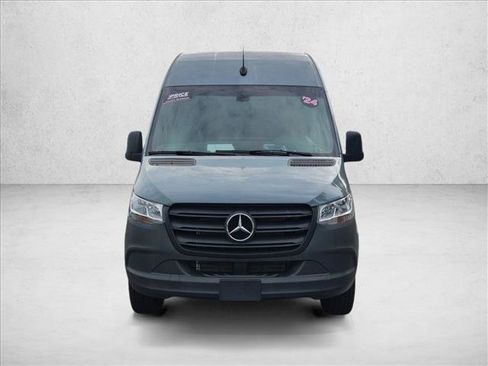 Used 2024 Mercedes-Benz Sprinter 2500 image 2