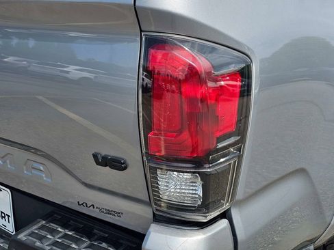 Used 2020 Toyota Tacoma TRD Sport w/ Technology Package RWD image 10
