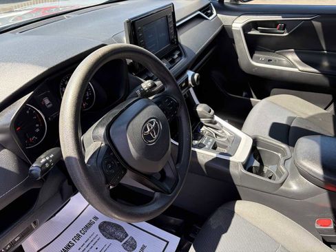 Used 2019 Toyota RAV4 LE AWD/4WD image 12