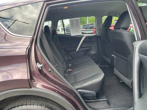 Used 2018 Toyota RAV4 LE w/ Carpet Mat Package AWD/4WD image 22