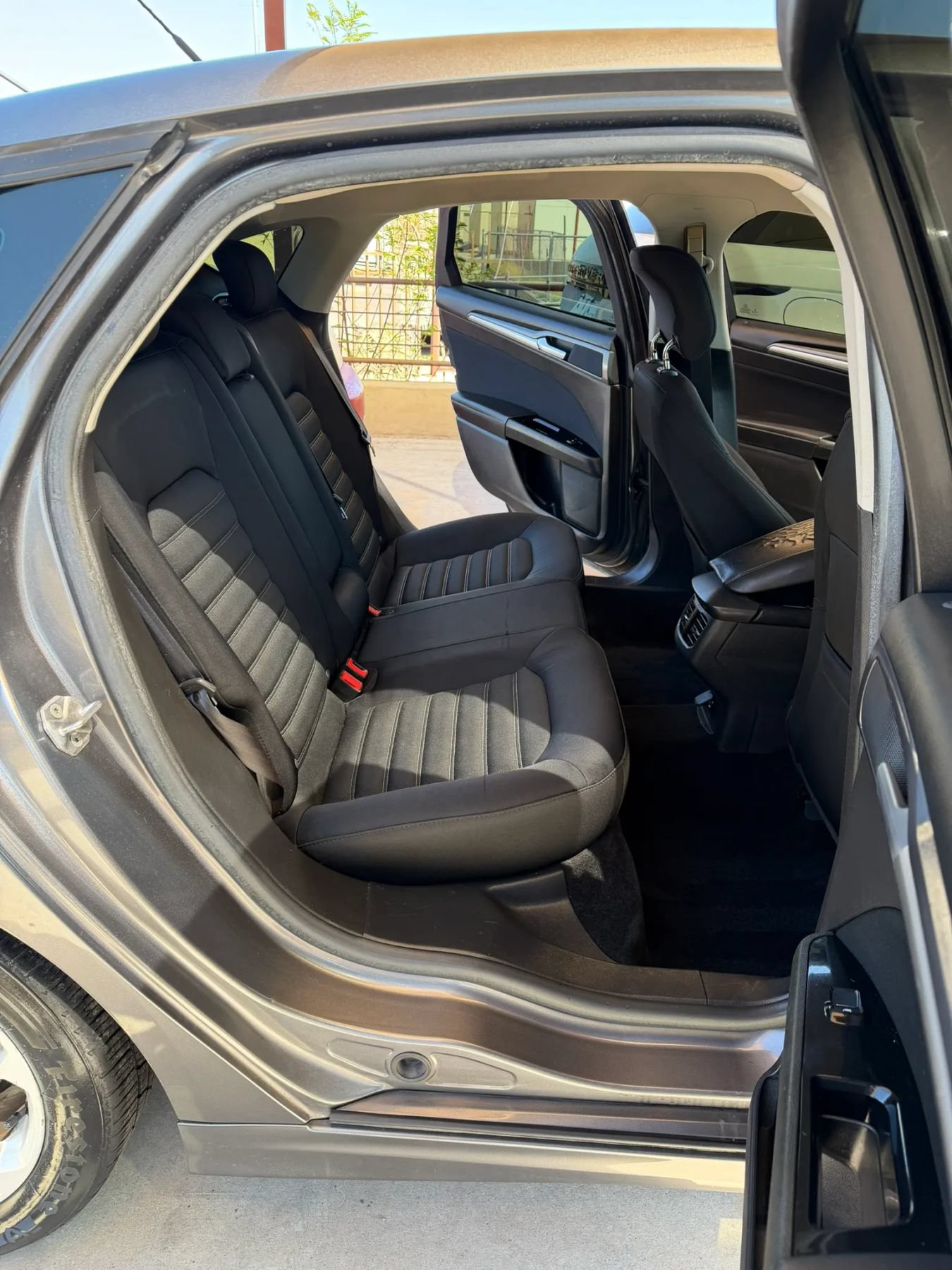 Used 2014 Ford Fusion SE FWD image 11