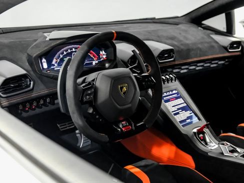 Used 2024 Lamborghini Huracan STO image 11