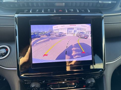 Certified 2024 Jeep Grand Cherokee Altitude image 20