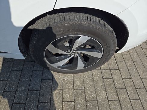 Used 2024 Jaguar F-PACE R-Dynamic S image 9