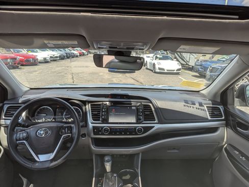 Used 2018 Toyota Highlander XLE image 44