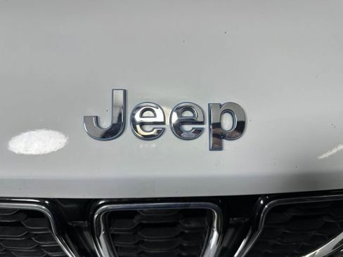 Used 2023 Jeep Grand Cherokee 4WD 4xe image 9