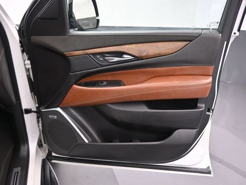 Used 2019 Cadillac Escalade ESV Luxury AWD/4WD image 50