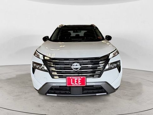 Used 2024 Nissan Rogue SL AWD/4WD image 9