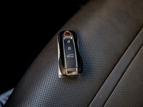 Used 2020 Porsche Cayenne image 53