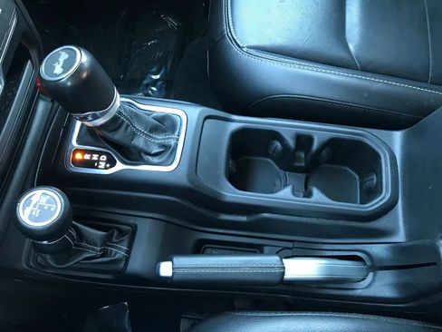 Used 2023 Jeep Wrangler Unlimited Sahara image 29