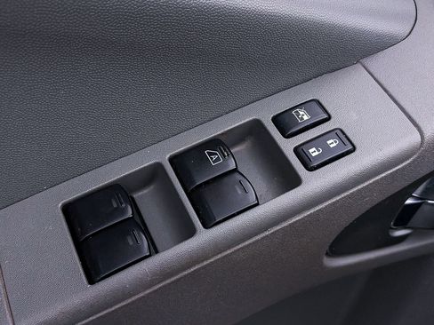 Used 2019 Nissan Frontier SV image 11