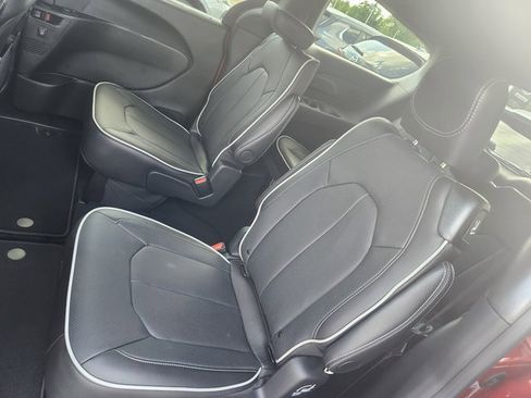 New 2026 Chrysler Pacifica Limited w/ S Appearance Package image 7