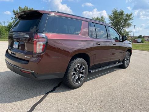 Used 2022 Chevrolet Suburban Z71 w/ Luxury Package AWD/4WD image 7