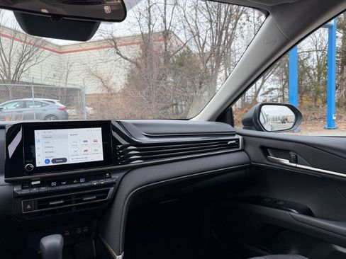 Used 2025 Toyota Camry LE image 34