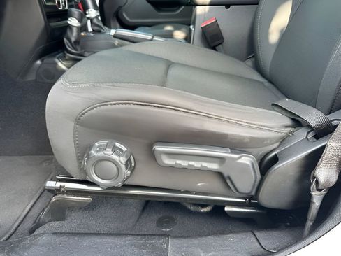 Used 2022 Jeep Gladiator Sport AWD/4WD image 11