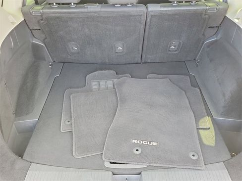 Used 2024 Nissan Rogue SV image 8