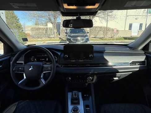 Used 2025 Mitsubishi Outlander SEL image 23
