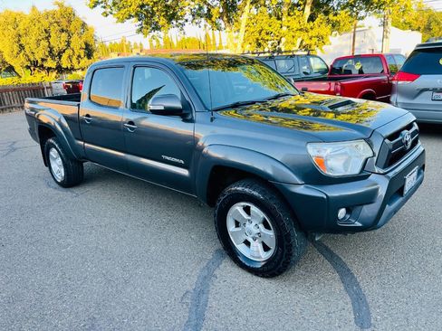 Used 2014 Toyota Tacoma 4x4 Double Cab w/ TRD Sport Package image 2