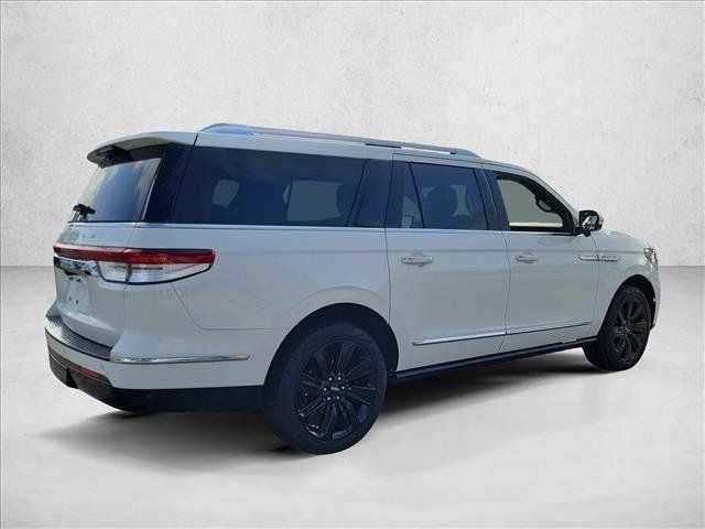 Used 2023 Lincoln Navigator L Reserve AWD/4WD image 5