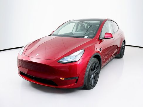 Used 2025 Tesla Model Y Long Range image 3