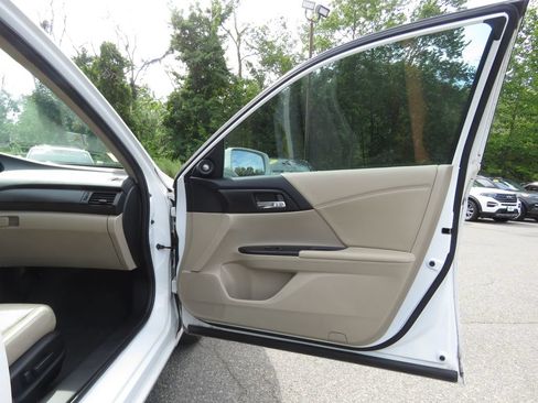 Used 2015 Honda Accord EX-L image 13