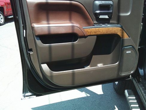 Used 2016 Chevrolet Silverado 2500 High Country w/ High Country Premium Package AWD/4WD image 28